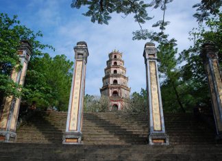 Chùa Thiên Mụ ngôi chùa linh thiêng bậc nhất xứ mộng mơ trữ tình Chùa Thiên Mụ ngôi chùa linh thiêng bậc nhất xứ mộng mơ trữ tình