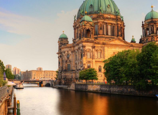 Du lịch Đức – Hamburg Rathus với kiến trúc ấn tượng